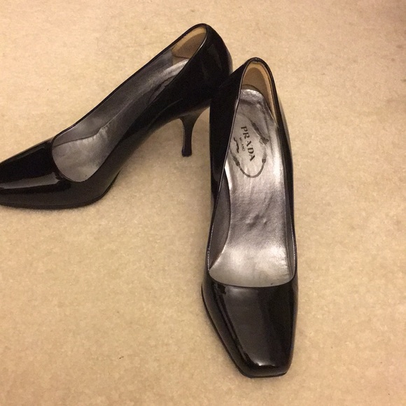 Prada black heels needs to asap or it’s going to be gone within next week or so! - Picture 2 of 4